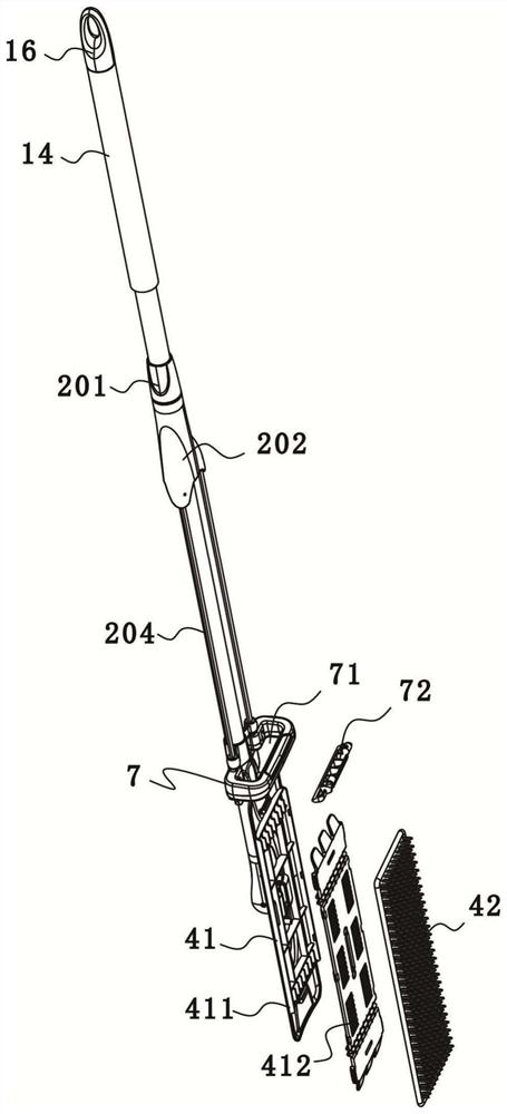 An easy-to-use self-squeezing water mop