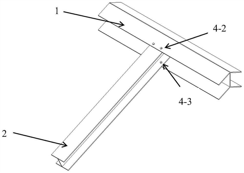 Special-shaped H-shaped steel beam suitable for pitched roof ridge and connecting joint and construction method of special-shaped H-shaped steel beam