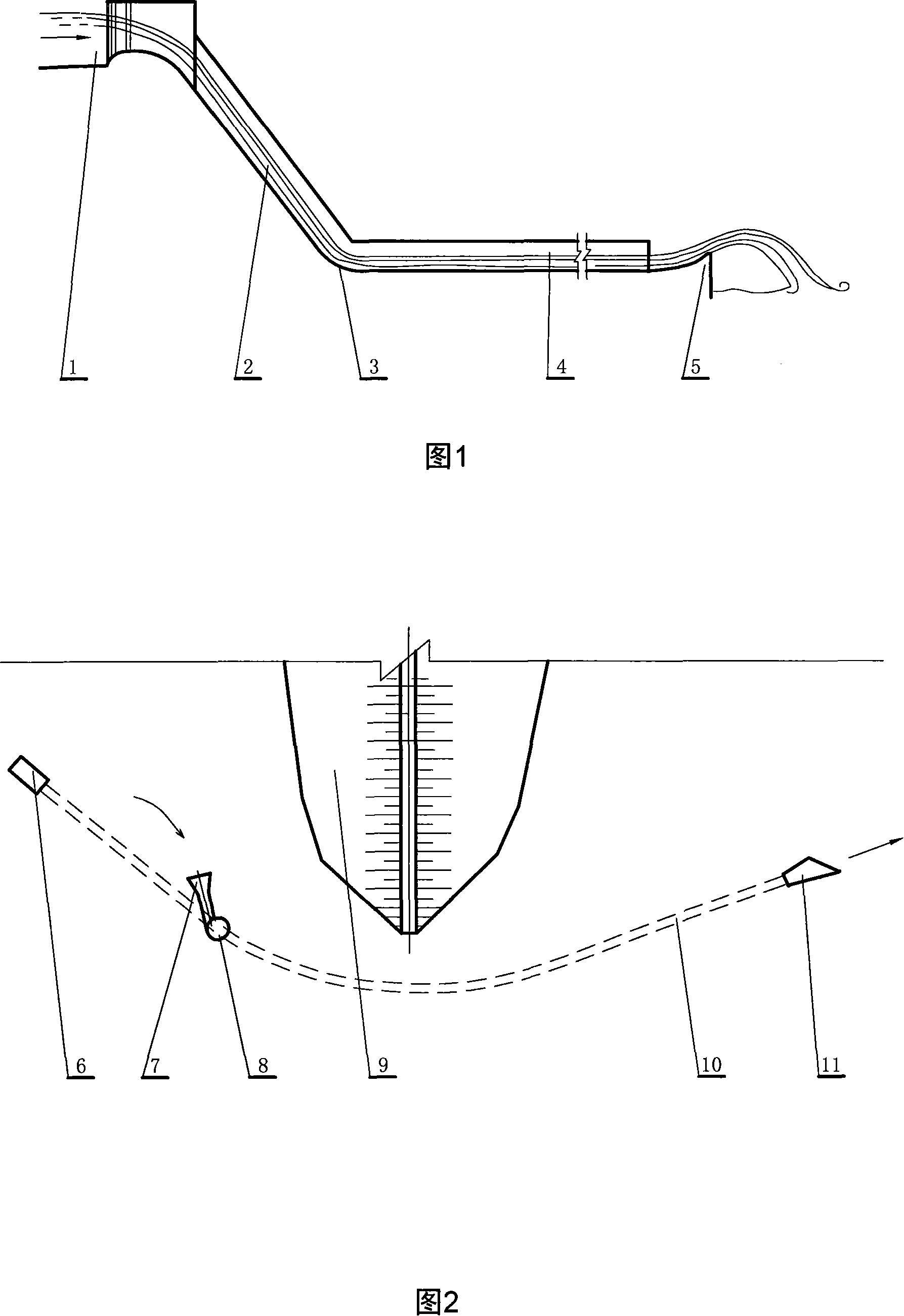 Flood discharging method and flood discharging tunnel employing rotational flow and strong moisture mixing energy dissipation