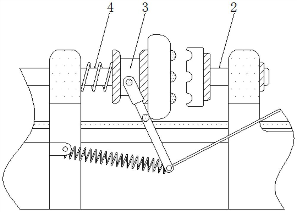 Commodity packaging device capable of realizing isochronous heat sealing and avoiding wrinkles