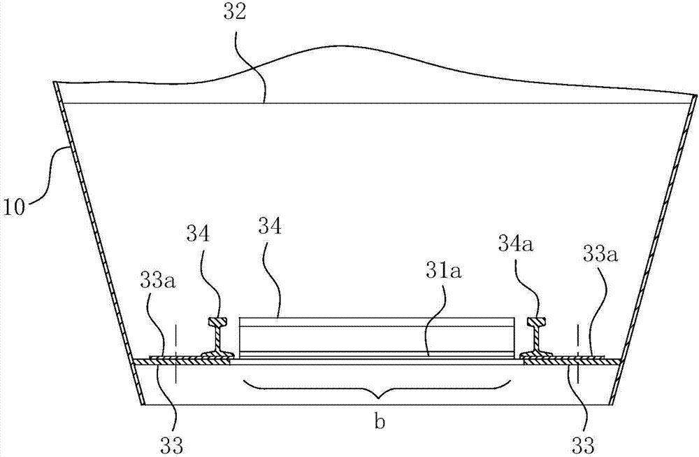 Discharge hopper for belt conveyers