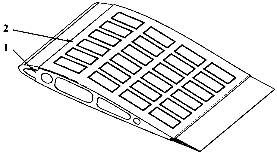 Solar-powered aircraft wing and manufacturing method thereof