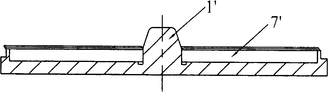 Solidified holding tray capable of controlling bonding excursion of center hole of double-layer optical disk