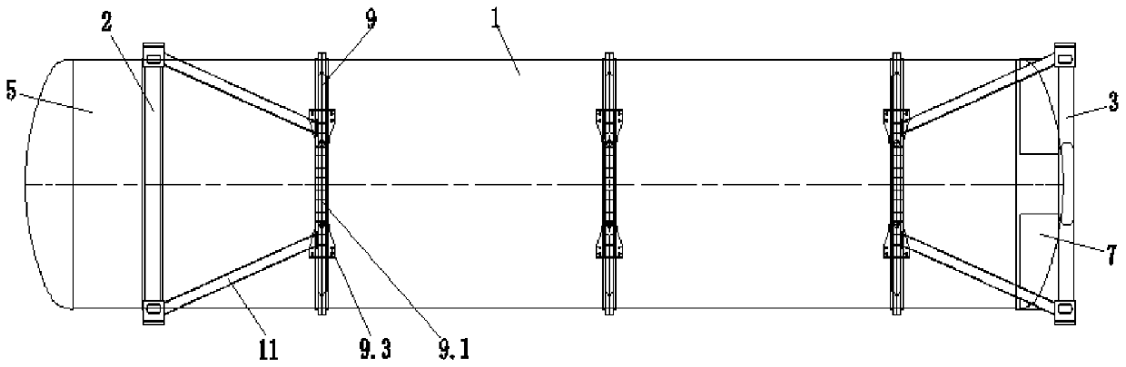 Road tank container with saddle structures