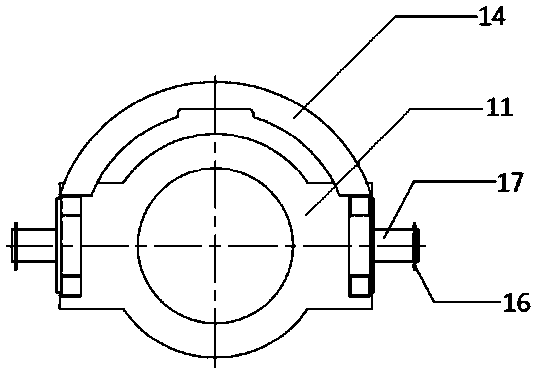 Auxiliary turnover device for tube bundle assembly and turnover method using auxiliary turnover device