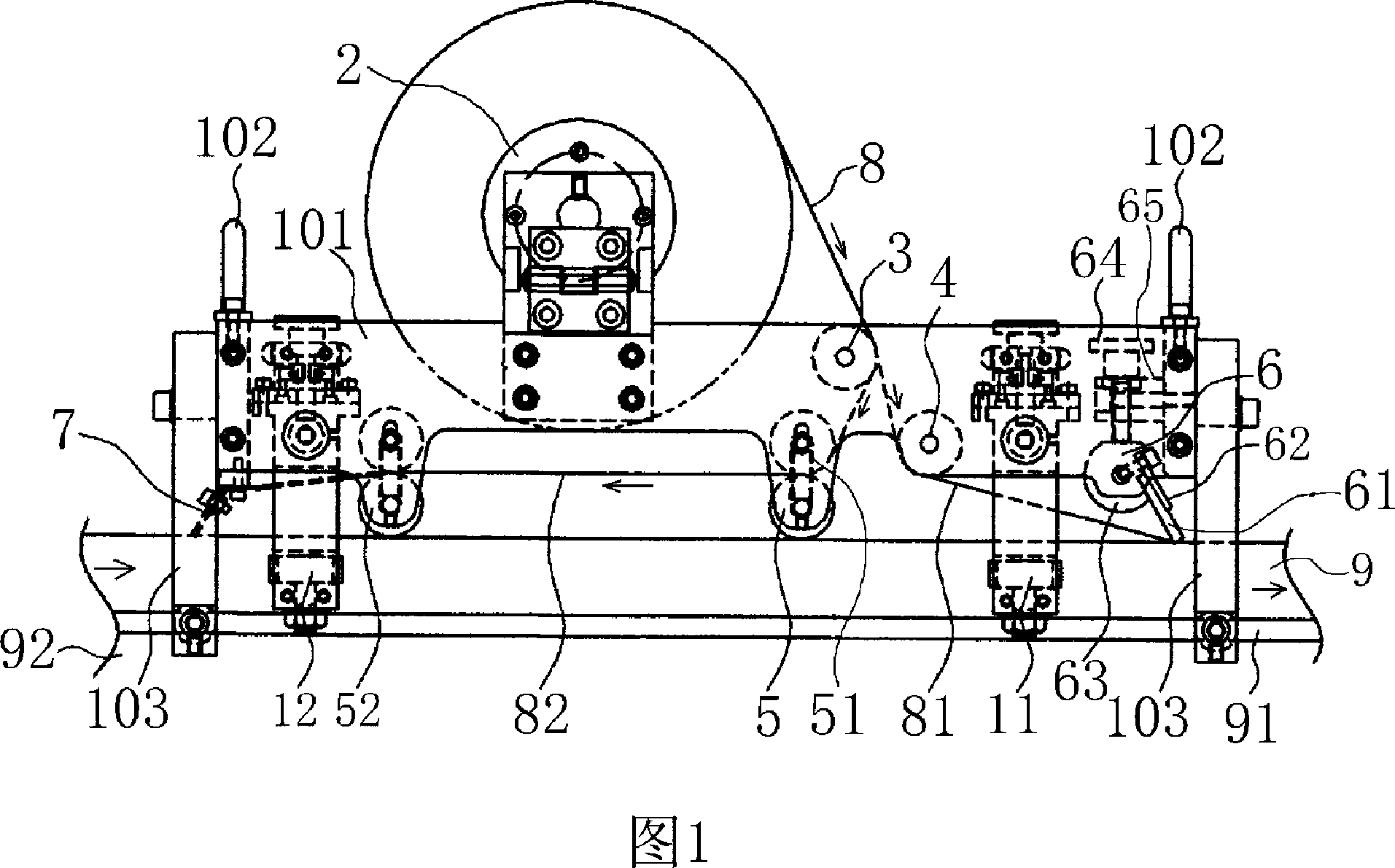 Label sticking device for handrial belt