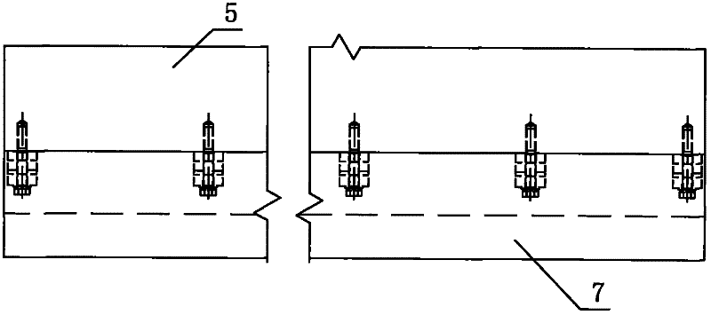 Side sealing device, sintering pallet and sintering machine