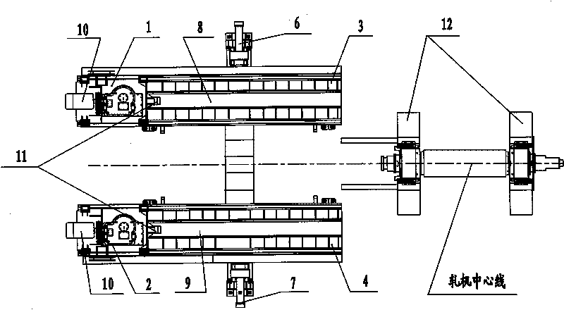 Working roll replacing device and working roll replacing method for heavy and medium plate mill