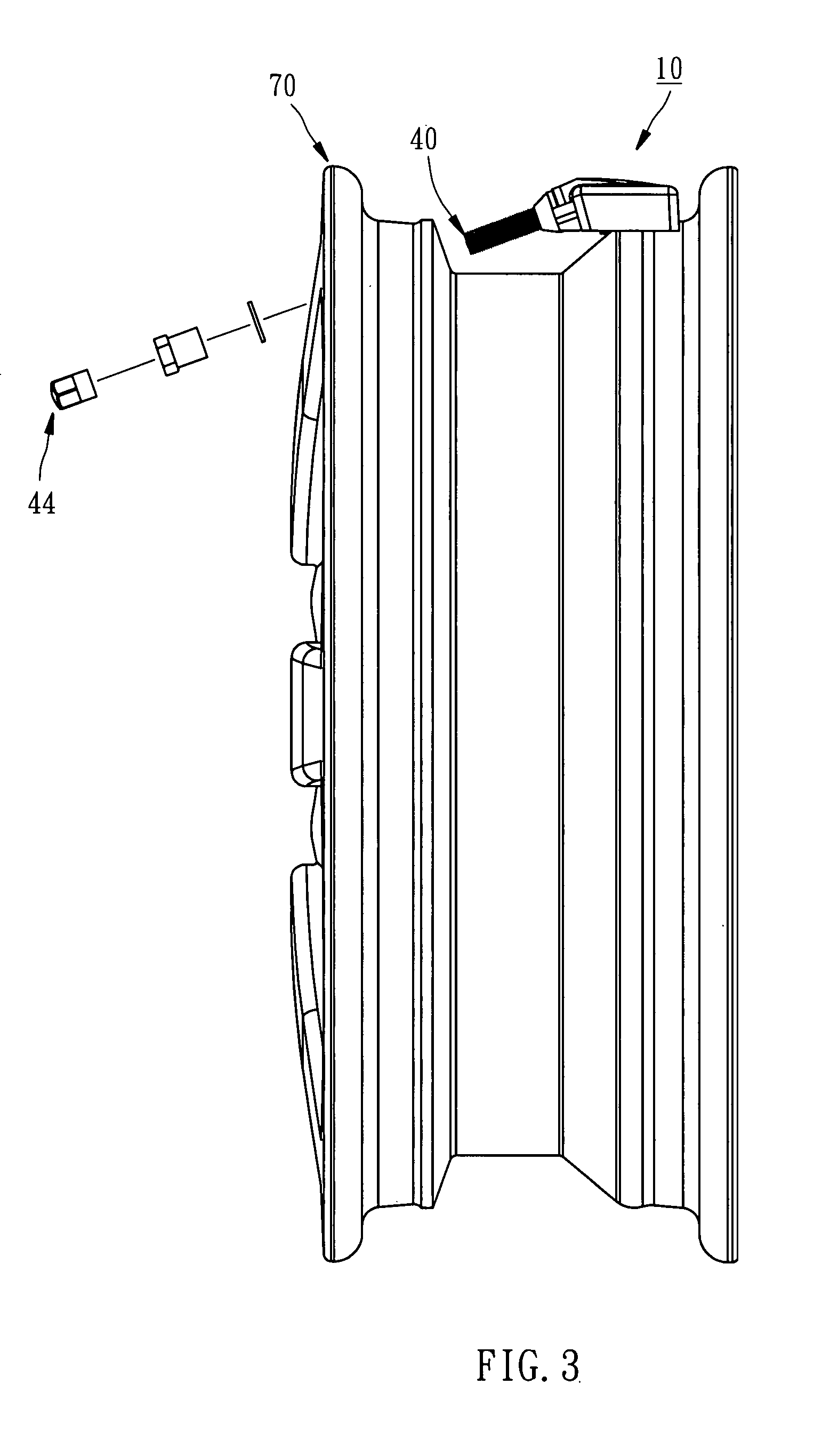 Tire pressure gauge with displacement limiting members