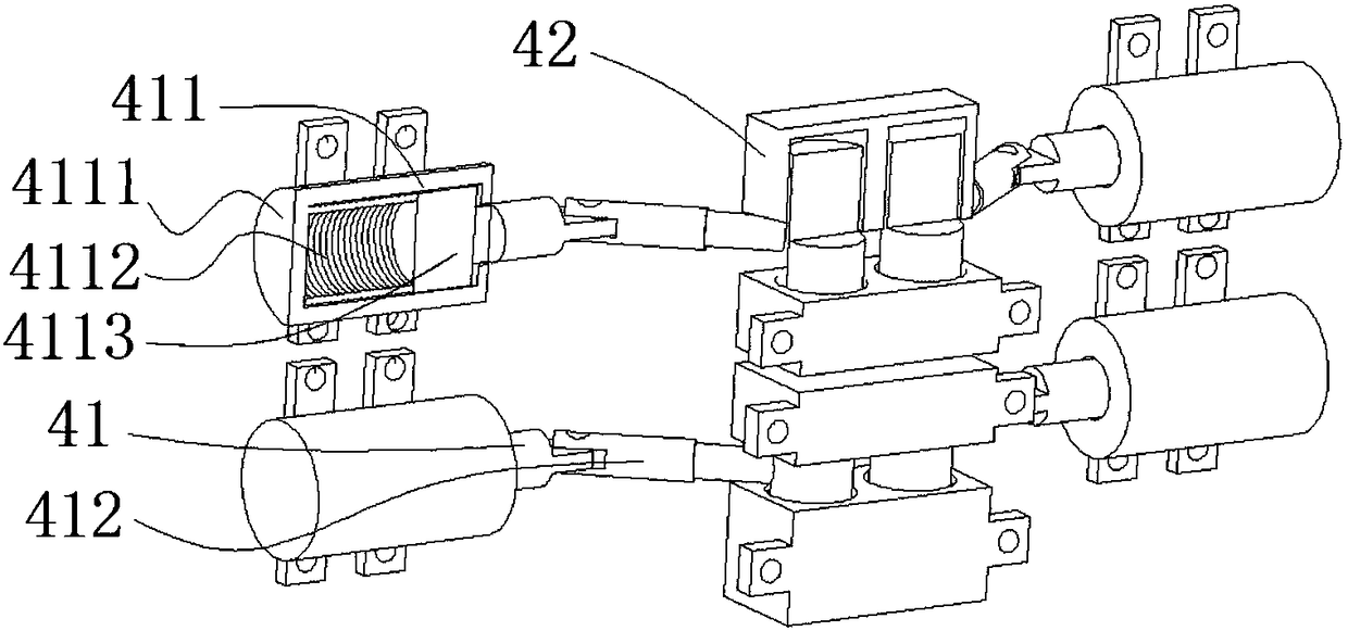 A guardrail cleaning device with multiple cleaning brushes