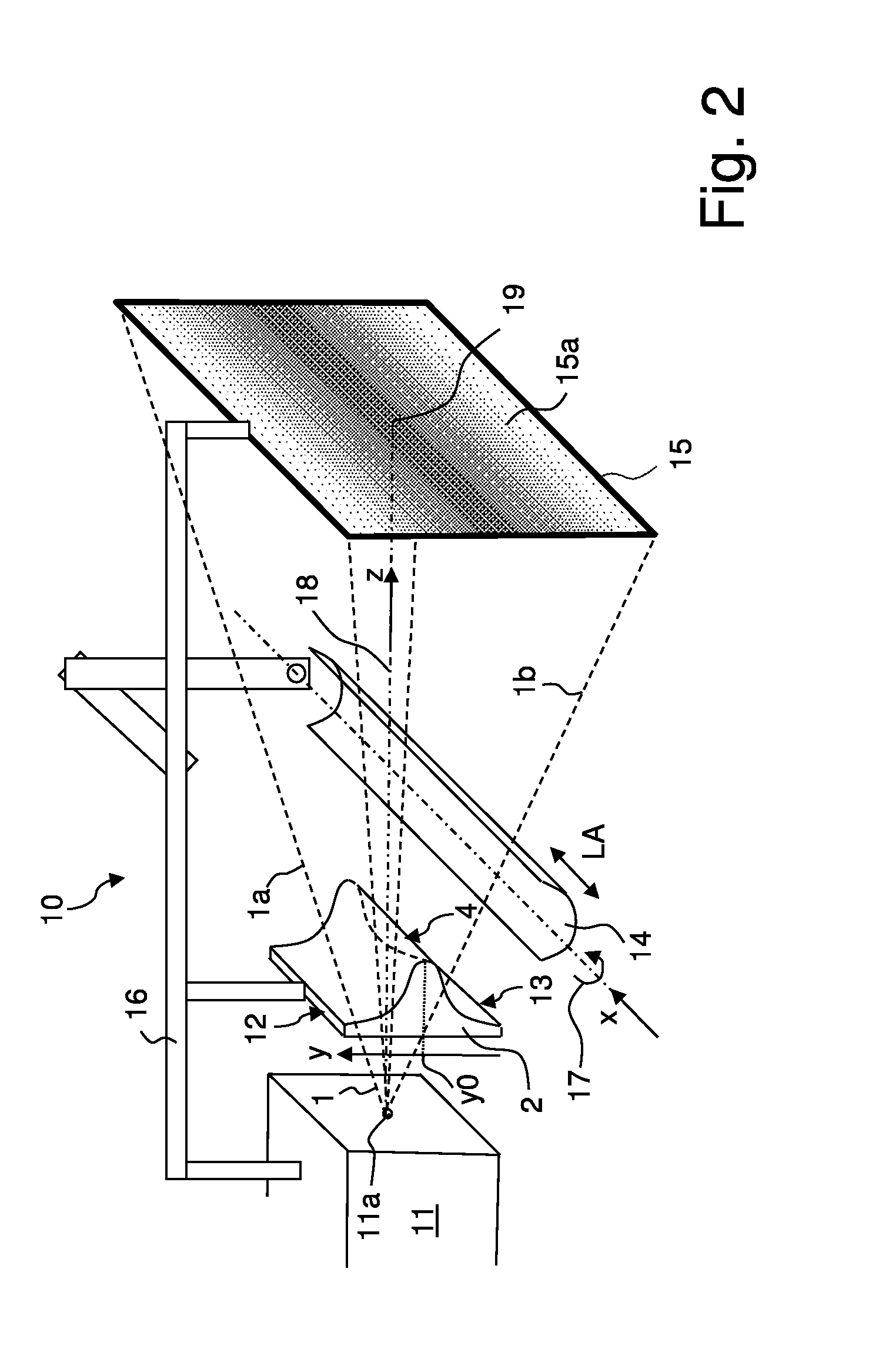 X-ray CT apparatus with a filtering element exhibiting a maximum absorption at its center