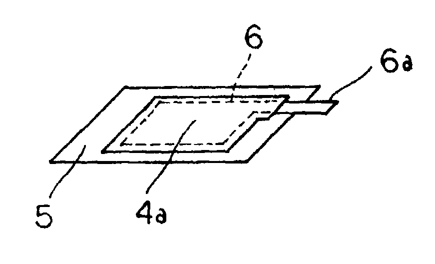 Battery having a sheet current collector fluid-tightly separating basic cells