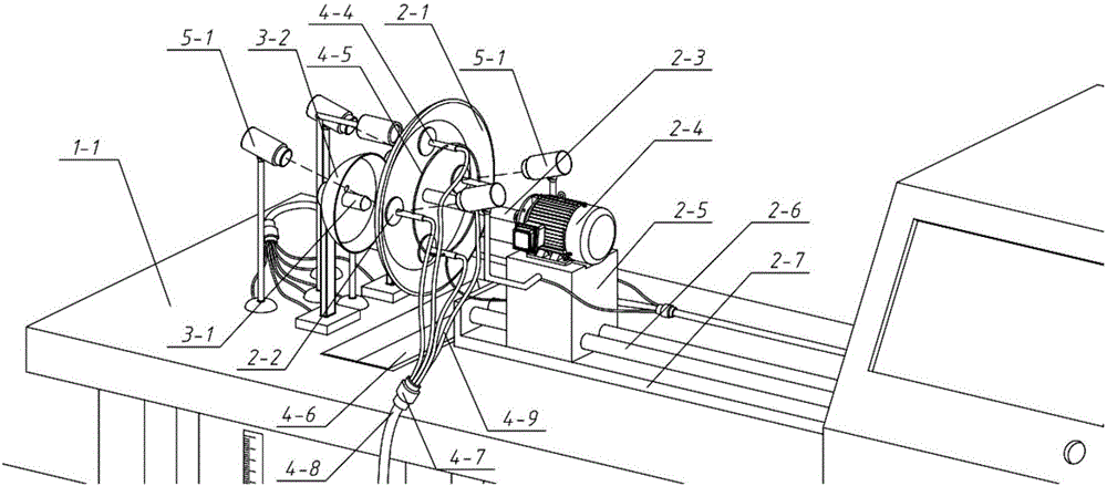 Gradient thermal shock test device based on halogen lamp cofocal heating technology