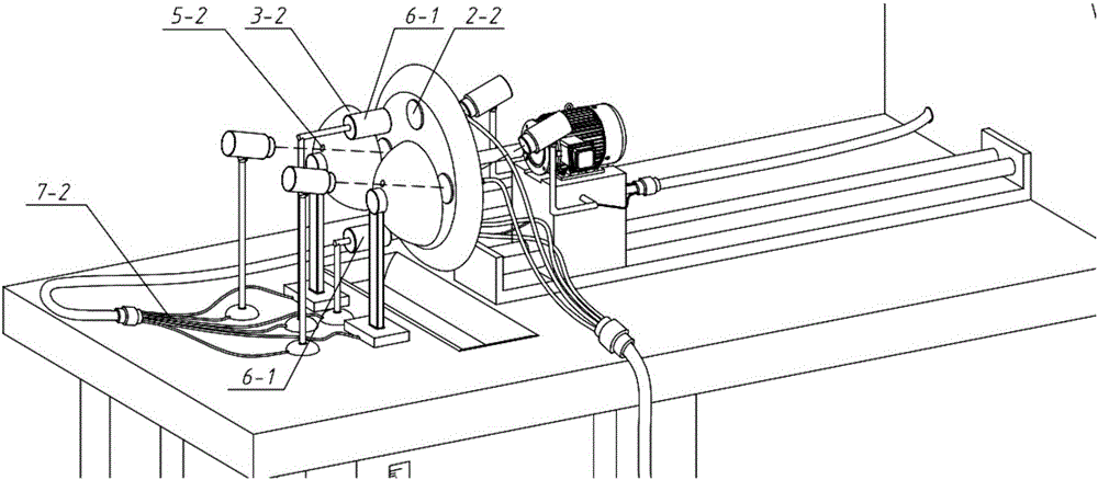 Gradient thermal shock test device based on halogen lamp cofocal heating technology