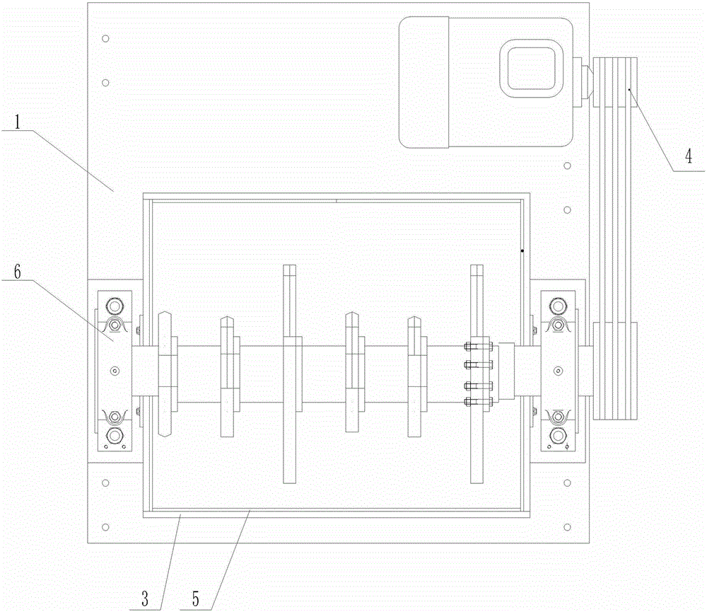 Toothed cutter type coal product breaking and mixing machine and clean coal and coal slime cake breaking and mixing method