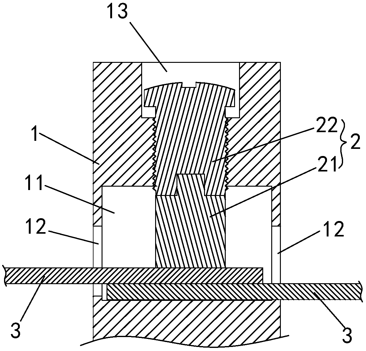 Anti-electric-shock wiring device and circuit breaker adopting same