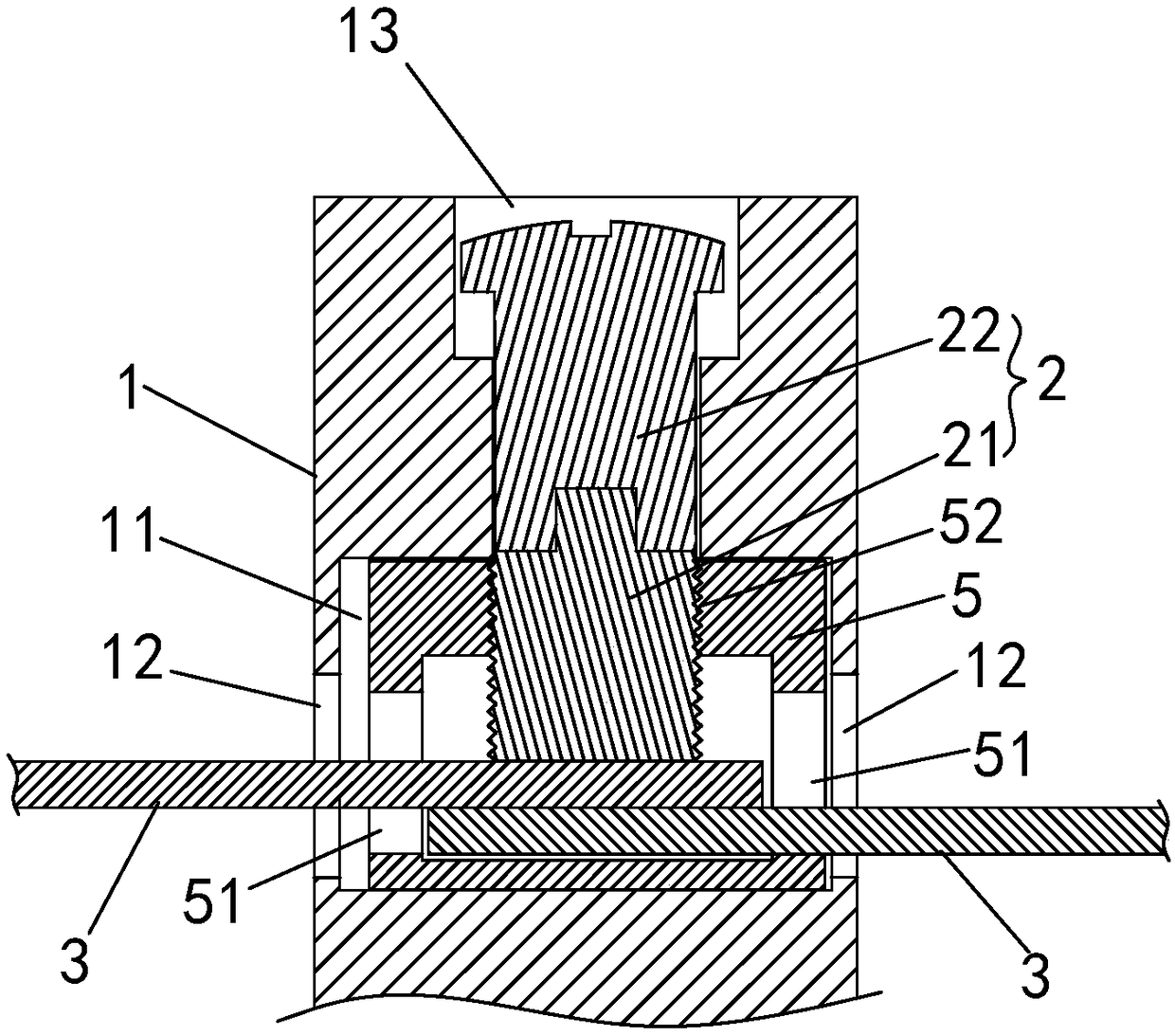 Anti-electric-shock wiring device and circuit breaker adopting same