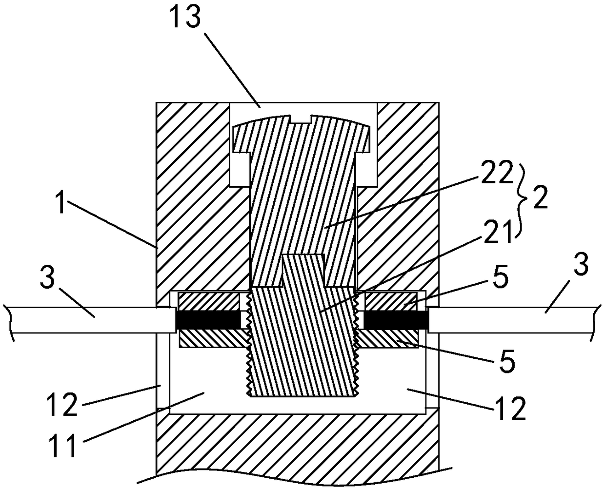 Anti-electric-shock wiring device and circuit breaker adopting same