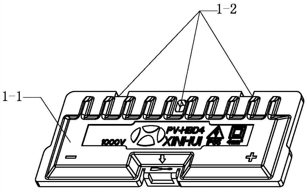 Small sealant filling photovoltaic junction box