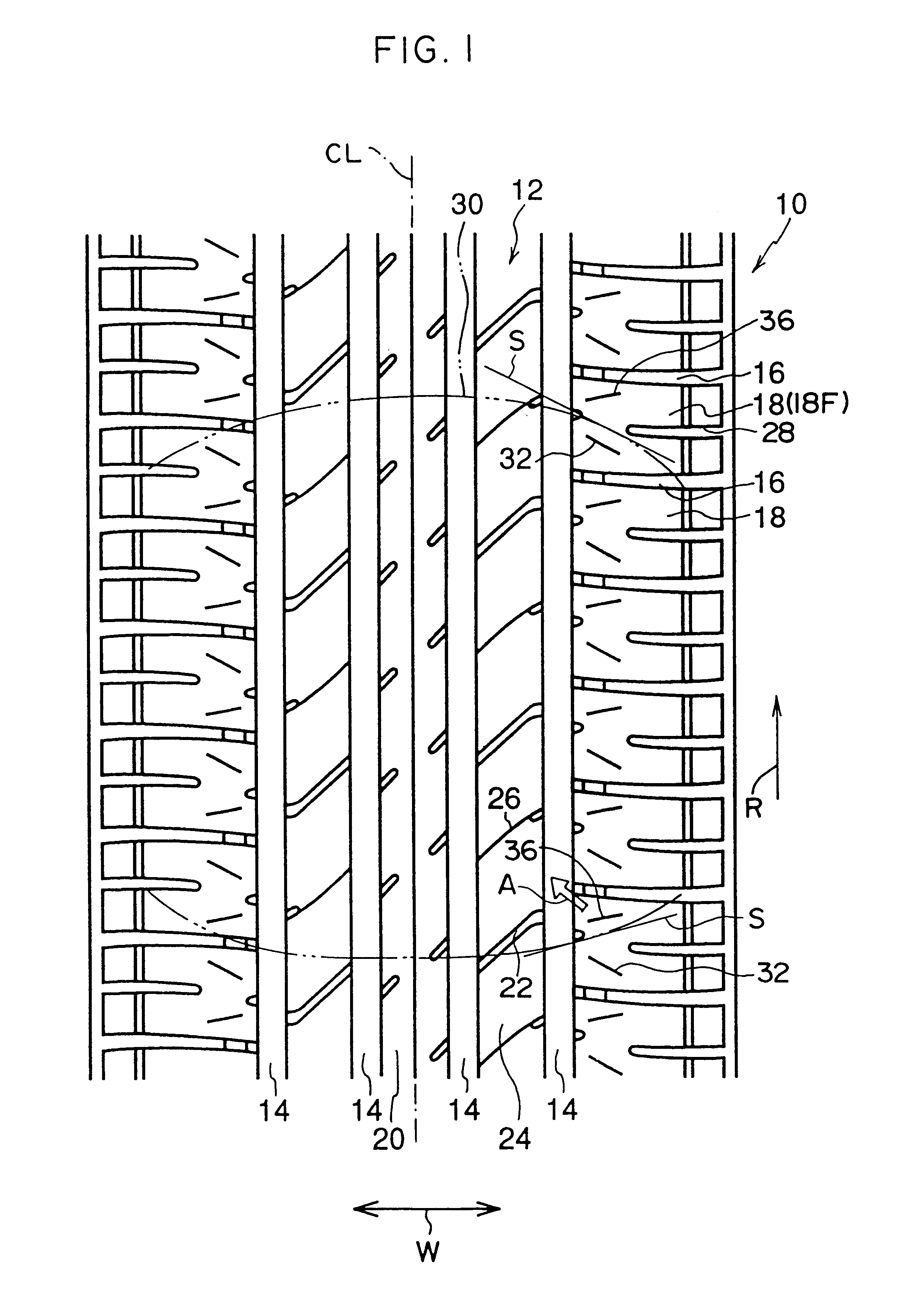 Pneumatic tire including sipes