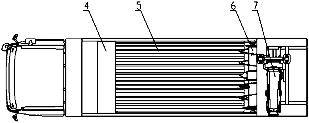 Sand throwing fire-extinguishing vehicle