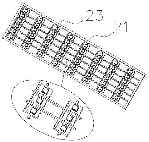 Sandwich packaging technique for preventing chip from deviating