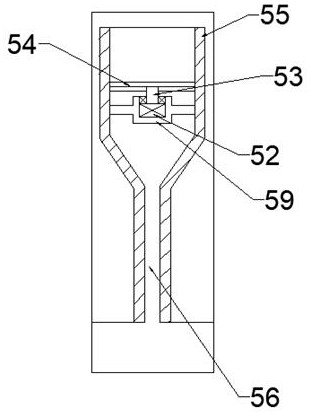 Smashing device for separating bottle cap and bottle body of recycled mineral water bottle