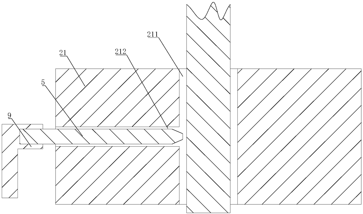 Loading device for cotton sliver sticking equipment