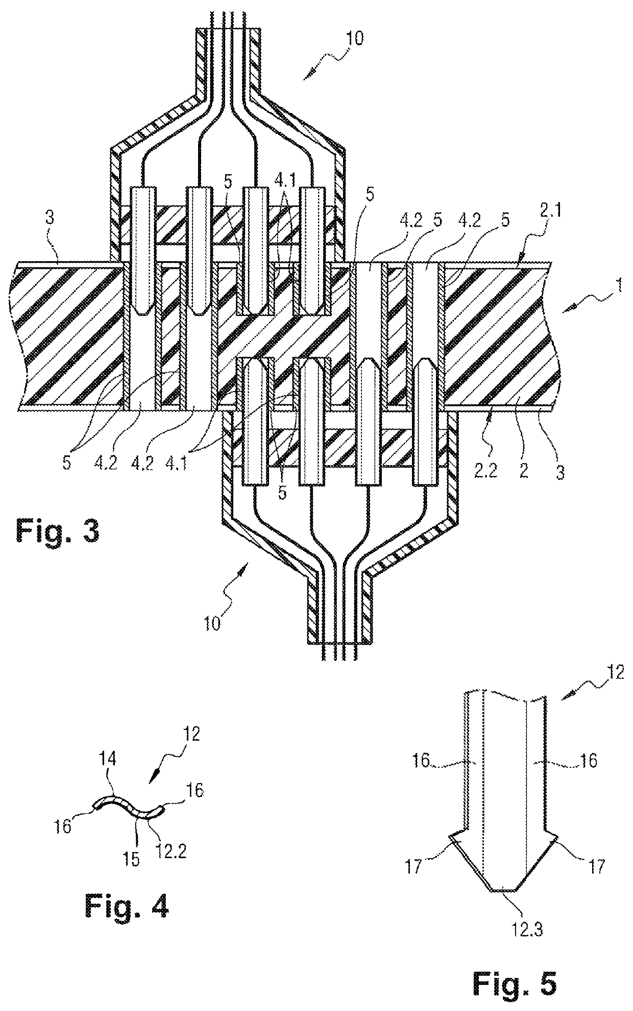 Electronic device comprising elastic connection pins