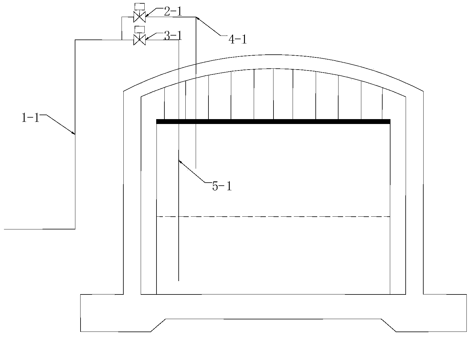 Liquid anti-rolling positioning charging and circulating device for liquefied natural gas storage tank