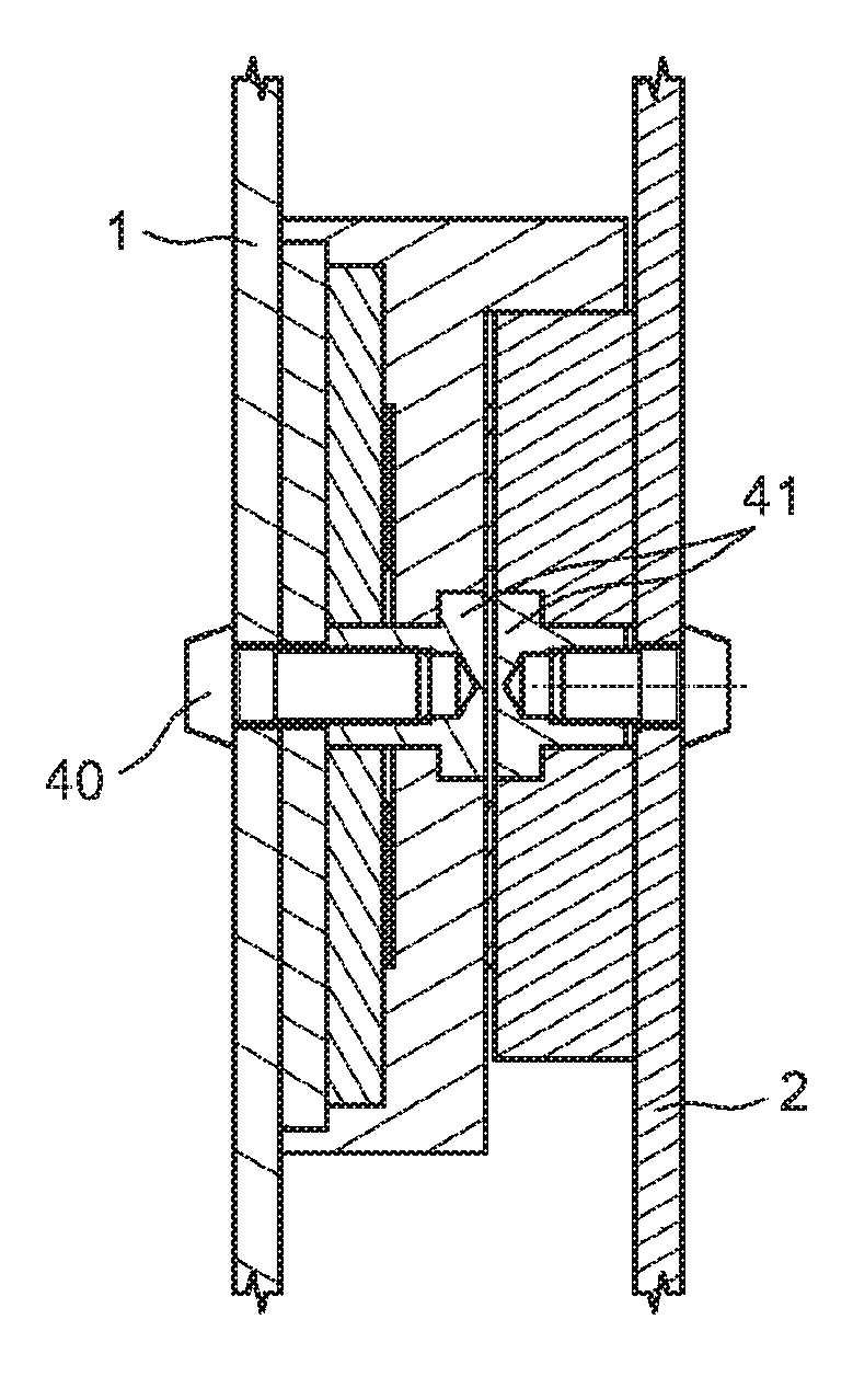 Method and device for connecting and separating two elements, with connecting plates