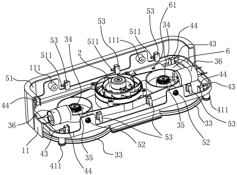 Disc type cleaning device with inner ring seal