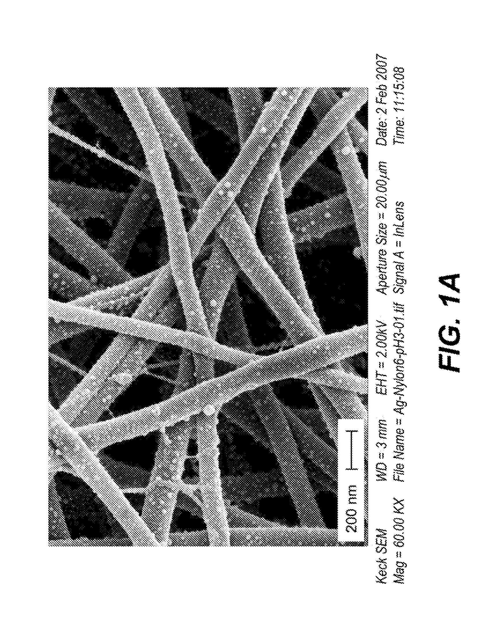 Conformal particle coatings on fiber materials for use in spectroscopic methods for detecting targets of interest and methods based thereon