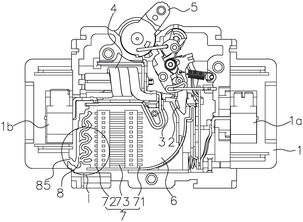 Breaker with arc extinguishing device