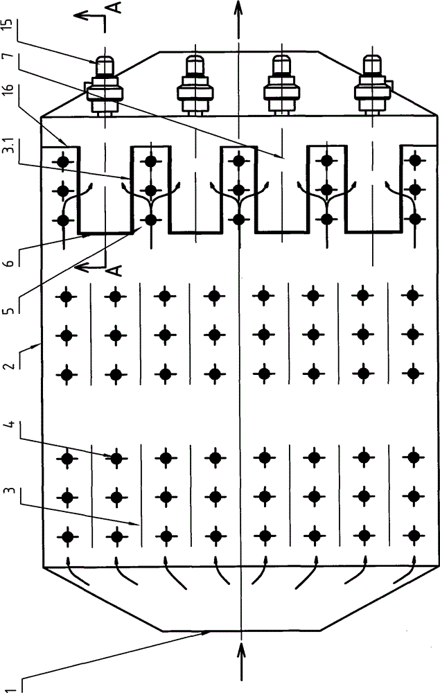 Movable electric dust removing device achieving filtration through dust collecting electrodes