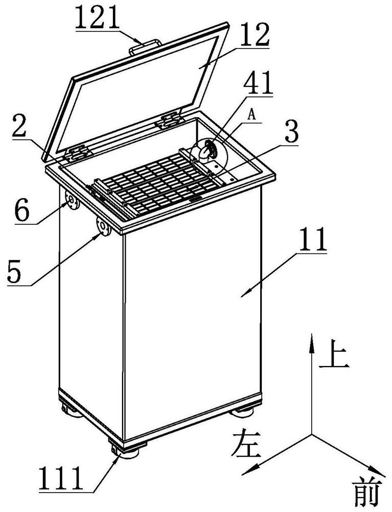 A liquid cooling device for a server with an adjustable return tank for central jetting