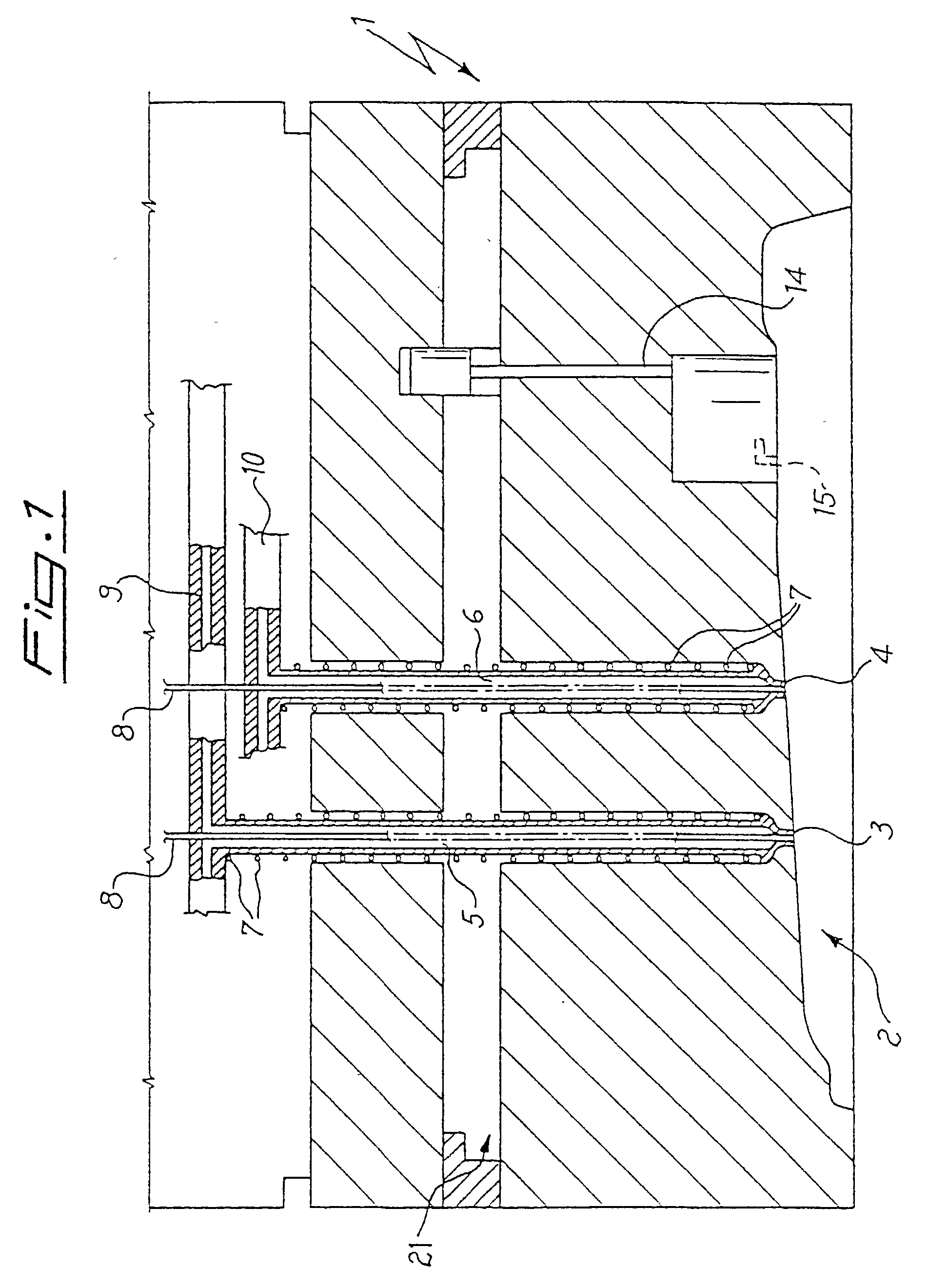 Process and device for coinjection molding multilayer products