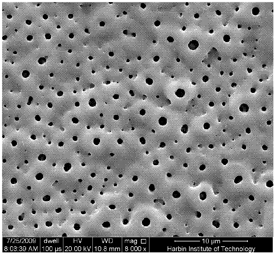 Method for uploading cefazolin sodium medicine film on micro-arc oxidation titanium implant