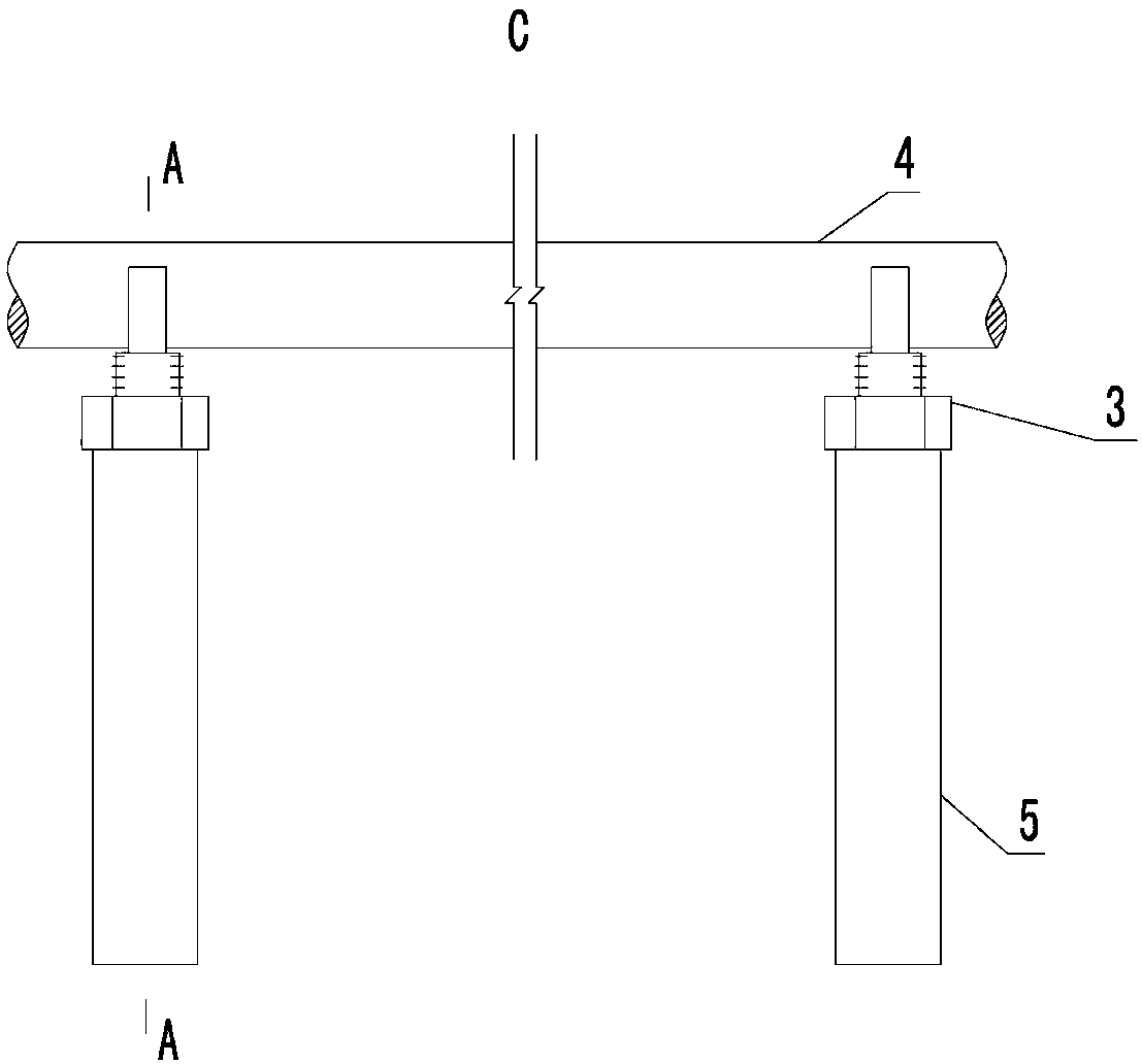 Accurate leveling device for cast-in-situ concrete flooring formed in one step and construction method