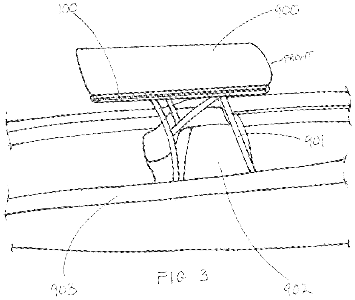 Retractable shade apparatus for boats