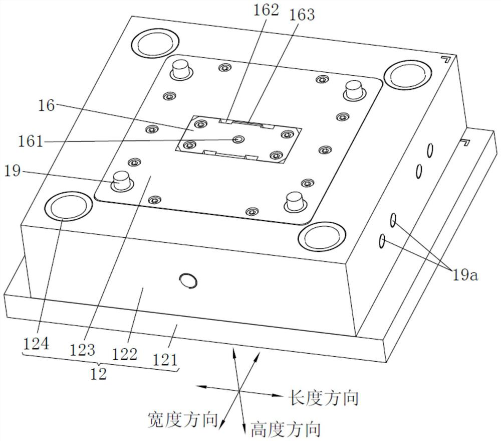 In-mold cutting injection mold and use method thereof