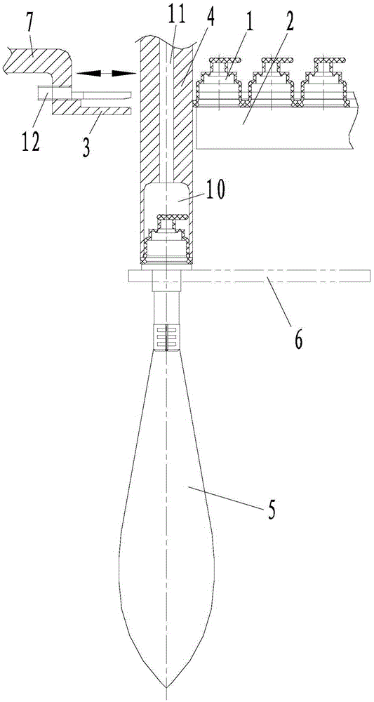 Devices for conveying closed elements