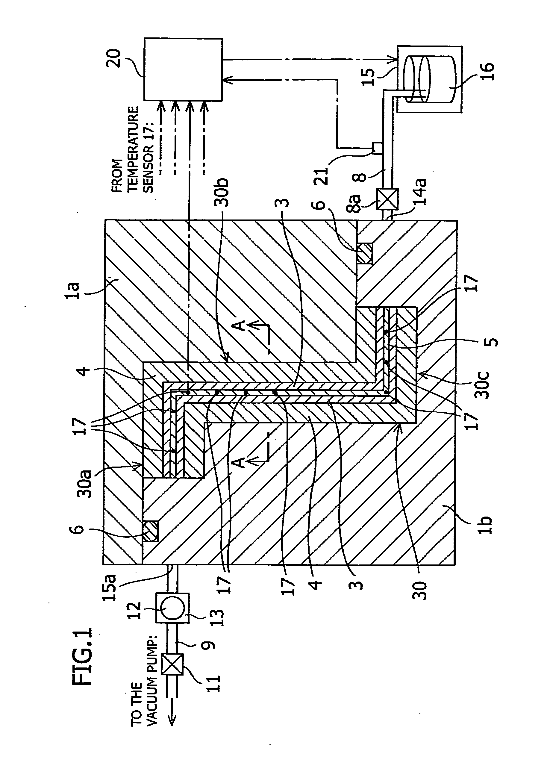 Resin transfer molding device and resin transfer molding method