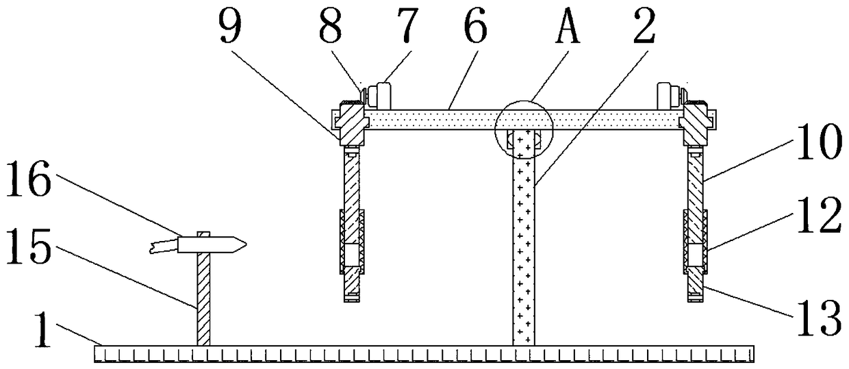 Paper diaper glue spraying device facilitating fixation