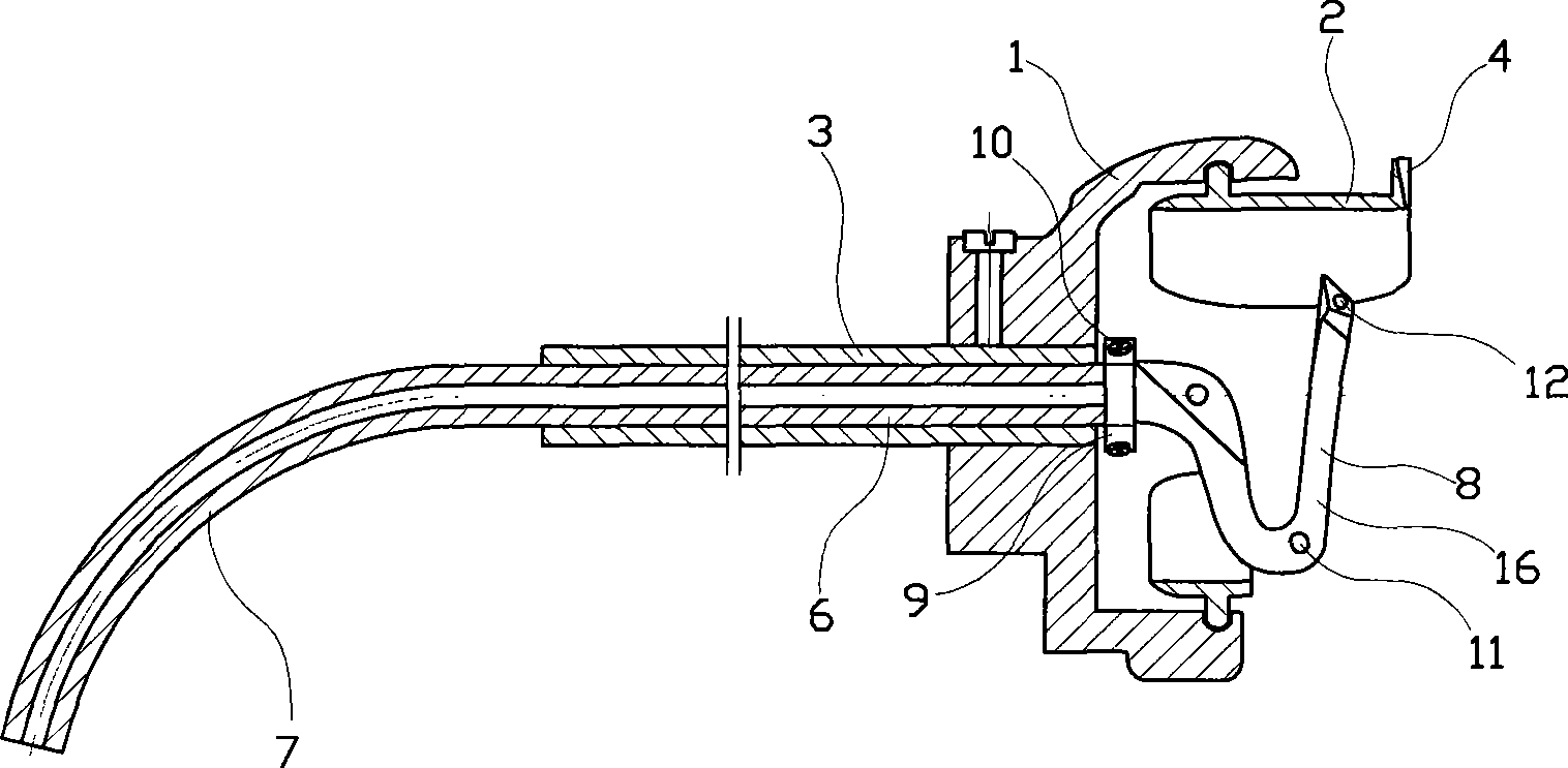 Sewing machine shuttle for continuously feeding ground thread