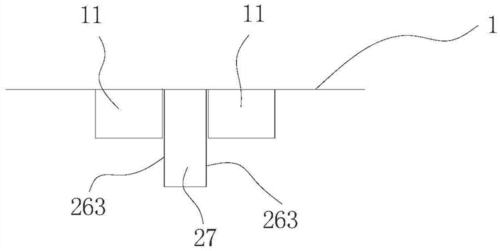 Tank container and end frame thereof