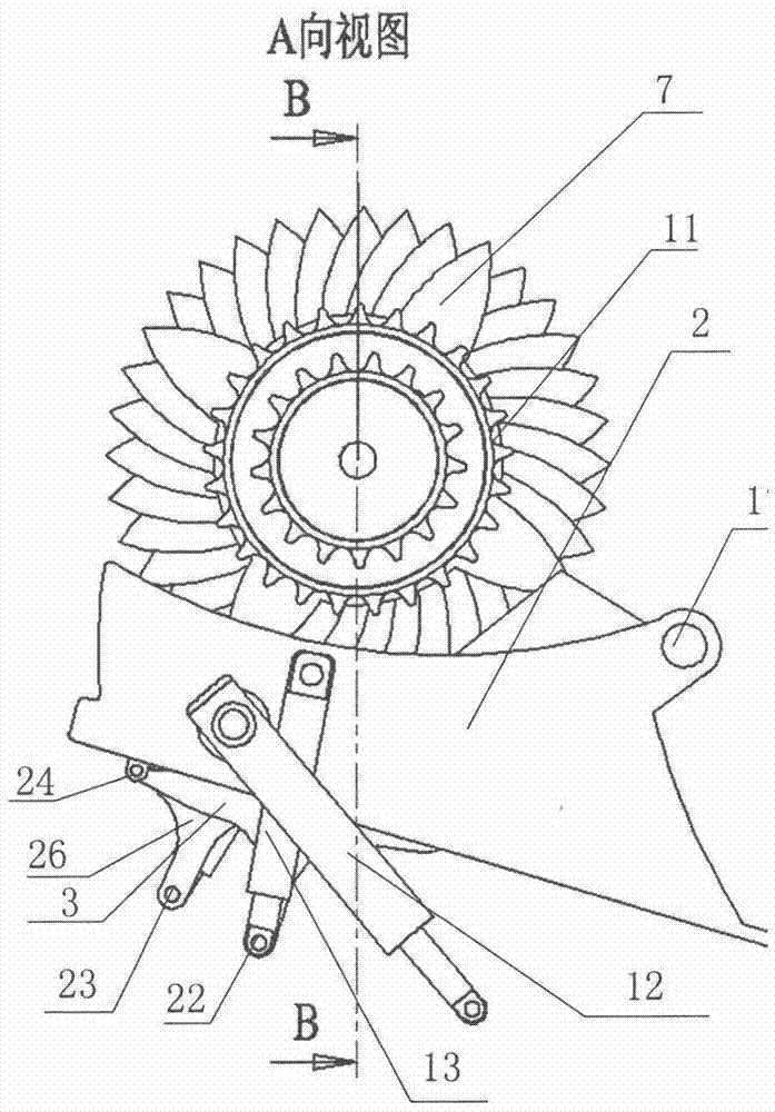 Forced grass-crushing and feeding anti-blocking device of round baler