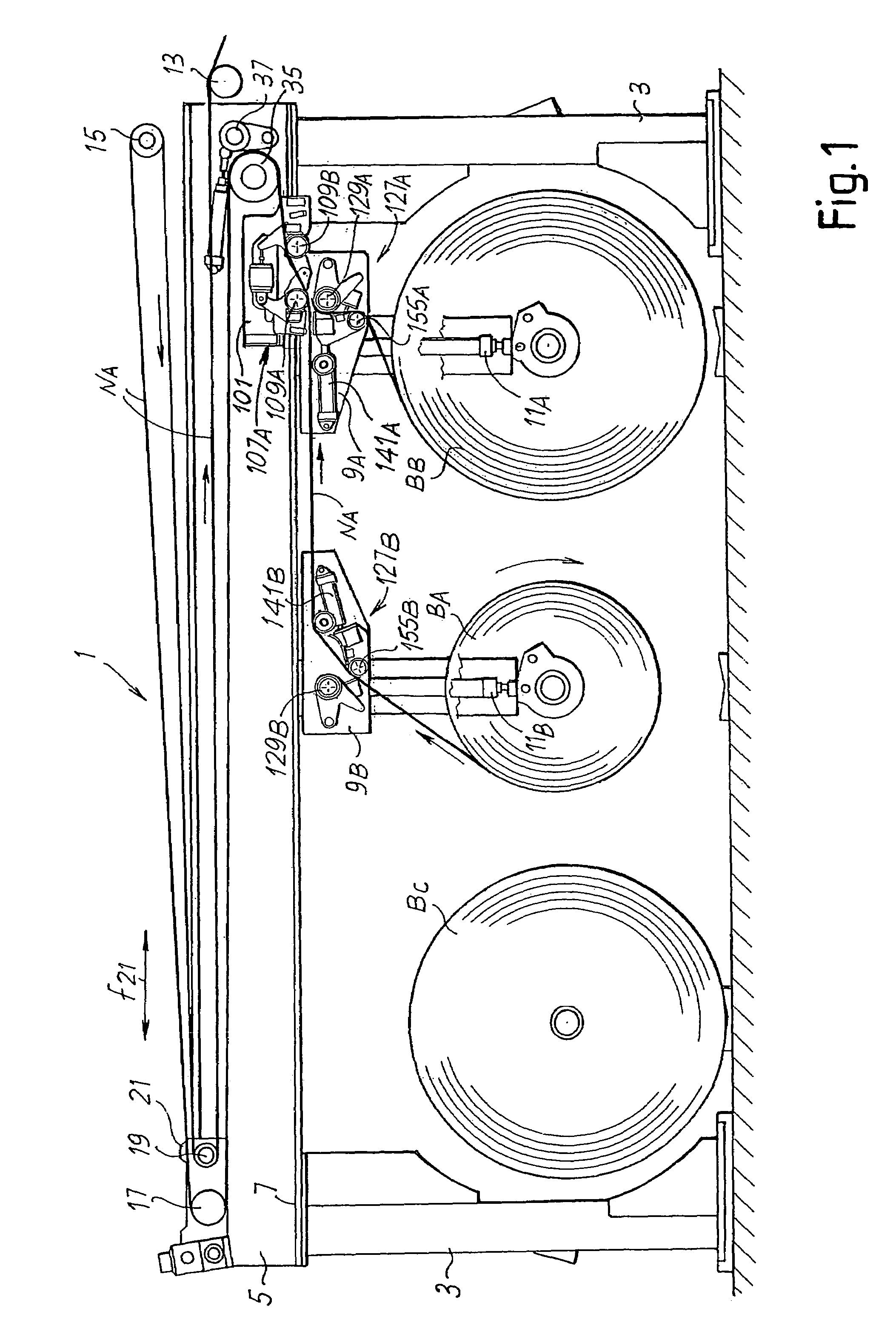 Splicing device to join together two web materials, unwinding device comprising said splicing device