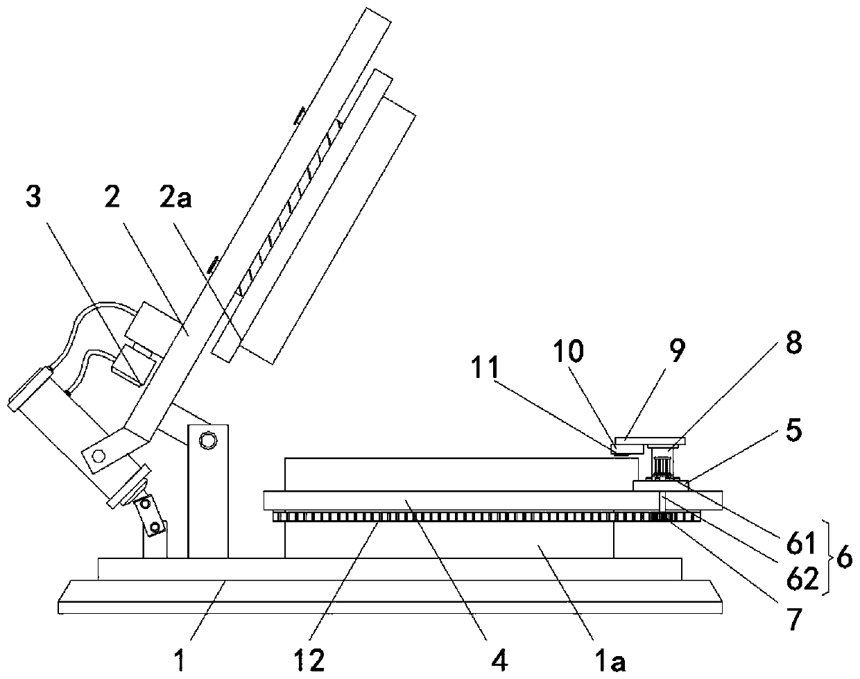 Polyurethane foaming module capable of automatically removing excess materials