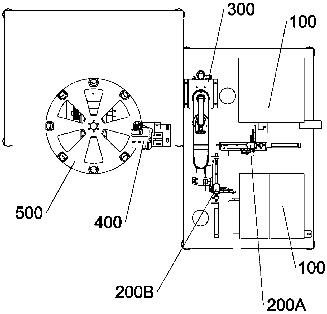 Automatic wire plugging device for light source plate